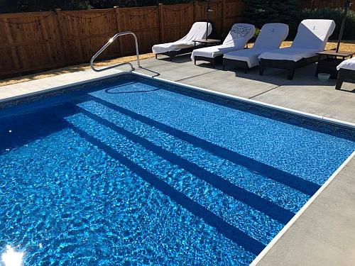 Pool full width steps and sundeck by Swim Shack Inc.